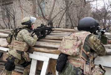 В результате штурма квартиры в Киеве ранения получили двое сотрудников "Альфы", - источник