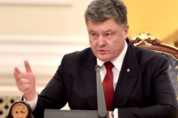 Порошенко ветировал закон, изменяющий в законодательстве "милицию" на "полицию"