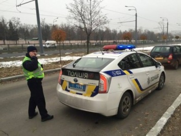 Женщина упала под колеса машины патрульной полиции в Харькове