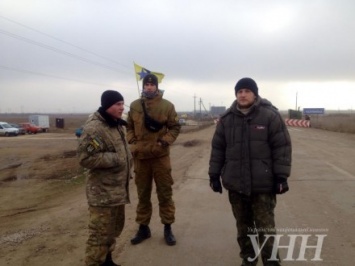 Участники блокады Крыма дали власти время до Нового года