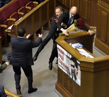 Отчет с вынесением: Как Яценюку случайно "подняли рейтинг"
