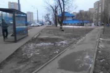 Правоохранители искали взрывчатку возле остановки в Харькове