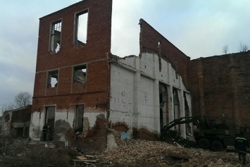 В Николаевской обл. на заброшенном сахарном заводе обвалилась стена, погибли 2 человека