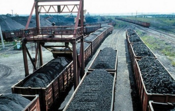 Поставки угля из России в Украину снова возобновлены