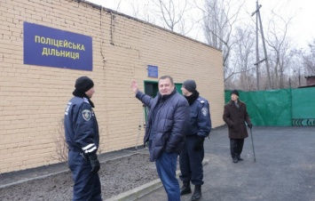 Вместо пивнушки – полиция. Борис Филатов открыл участок на Мирном