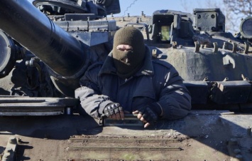 Пророссийские террористы сосредоточили танки, САУ, РСЗО возле Донецка