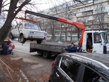 В двух районах города убрали ничейные машины