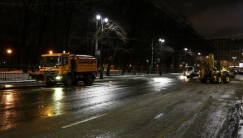 Гололедицу на самых опасных улицах победит спецтехника