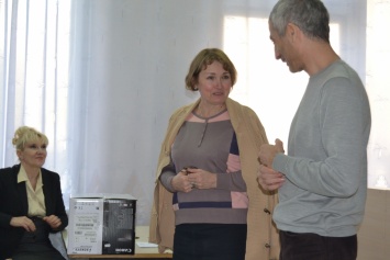 Григорян поздравил южноукраинские школы с грядущими праздниками и подарил оргтехнику
