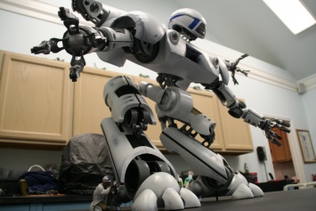 10 самых интересных, странных и страшных роботов 2015 года