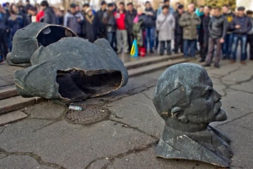 В Луганской обл. в связи с декоммунизацией демонтировали 138 памятников из 151, - ЛВГА