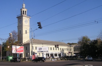 В Полтаве общественники выбили дверь в кабинете мэра, требуя продолжения сессии горсовета