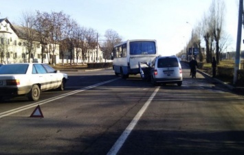 Авария на Днепропетровщине: иномарка влетела под автобус