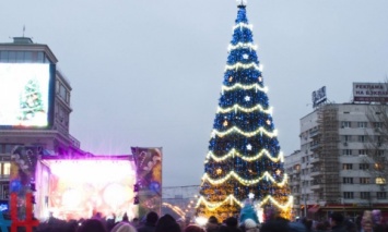 В оккупированном Донецке открыли новогоднюю елку