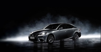 Праздничные предложения на спортивный седан Lexus IS