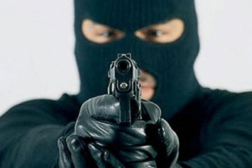 Трое неизвестных в масках совершили разбойное нападение на бизнесмена из Кривого Озера