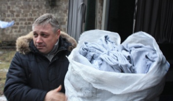 Пидберезняк привез теплую одежду бойцам-зенитчикам в Мариуполе