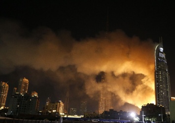 В Дубаях во время празднования Нового года загорелся небоскреб