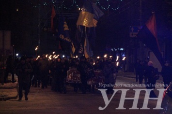 Кировоградцы маршем с факелами отпраздновали день рождений С.Бандеры