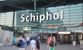 В амстердамском аэропорту британец угрожал взорвать бомбу