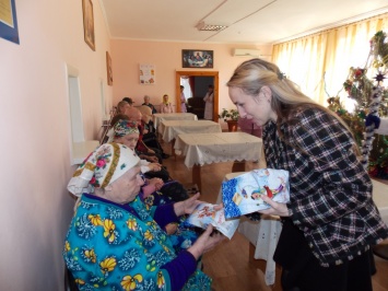 Глава Николаевского облсовета поздравила пожилых людей с новогодними праздниками