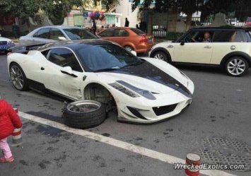В Китае разбился редкий Mansory Ferrari 458 Siracusa