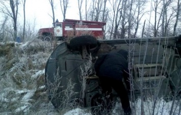 На трассе перевернулась иномарка