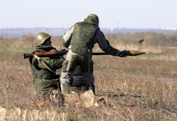 Боевики с вечера 13 раз обстреляли силы АТО на донецком направлении, - пресс-офицер