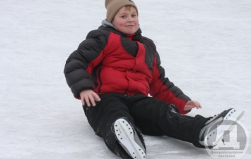 В Днепропетровске детей защитников отечества учили кататься на коньках (ФОТО)