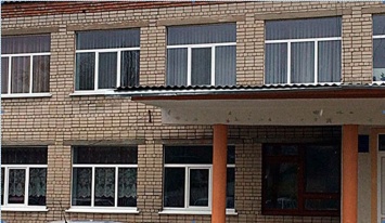 В Днепропетровской обл. чиновники на замене школьных окон украли из бюджета 900 тыс. грн