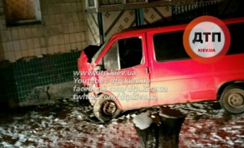 В Киевской обл. пьяный водитель микроавтобуса насмерть раздавил 19-летнего пешехода