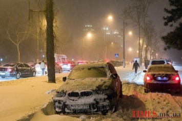 В Одессе горожане объединяются, чтобы помочь попавшим в беду из-за сильного снегопада
