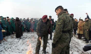 Накануне Рождества на границе с Польшей состоялась торжественная передача Вифлеемского огня