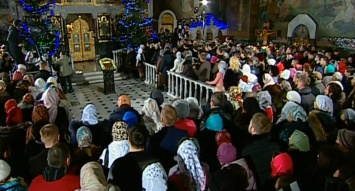 Рождественское богослужение начала в Киево-Печерской Лавре УПЦ МП, - онлайн-трансляция