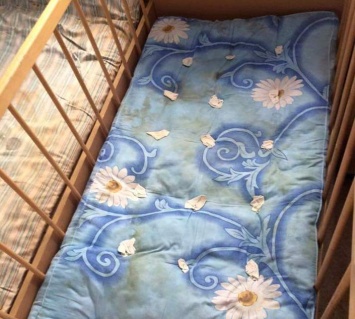 Грязные матрасы и постель в пятнах: николаевцы показали, в каких условиях приходится спать в детских больницах