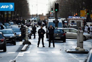 В Париже застрелили мужчину с «поясом шахида»