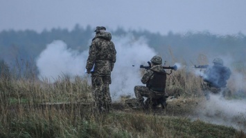 В праздник боевики 24 раза обстреляли позиции украинских военных