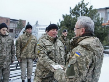 Минобороны наградило военнослужащих в Мариуполе