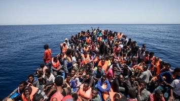Около Сомали более сотни человек погибли во время крушения лодки