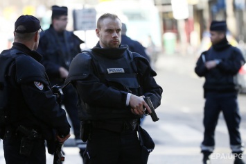 Напавший на участок полиции в Париже жил в лагере для беженцев