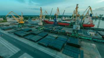 Николаевский морпорт в 2015 году перевалил 8,76 млн. тонн зерновых, спецморпорт «Октябрьск» – 2,45 млн