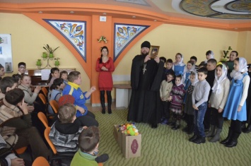 Криворожское духовенство посетило детей-инвалидов (фото)