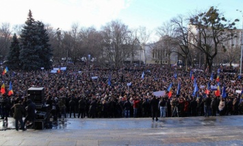 В Кишиневе проходят многотысячные митинги на фоне выдвижения нового кандидата в премьеры