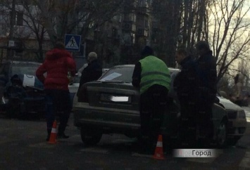 В Николаеве на пешеходном переходе столкнулись три легковушки