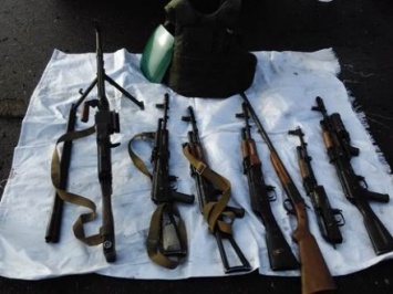 СБУ обнаружила на Донбассе тайники с автоматами и гранатометами