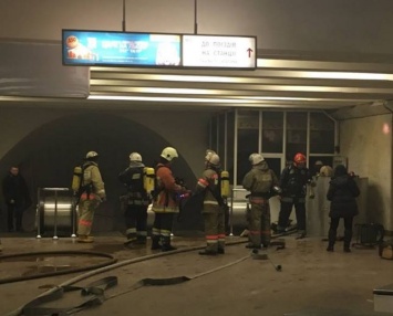В Киеве хулиган ударил журналиста при подготовке сюжета о возгорании МАФа на станции метро