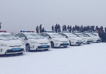 Яценюк, Аваков и Деканоидзе из-за снегопада не смогли прибыть в Днепропетровск на присягу патрульных, - корреспондент