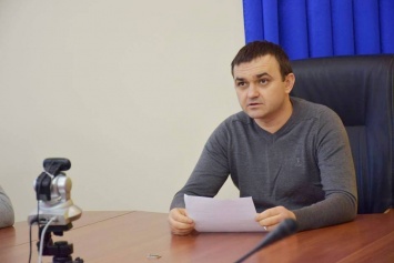 Мериков посоветовал сократить рабочий день в понедельник из-за штормового предупреждения
