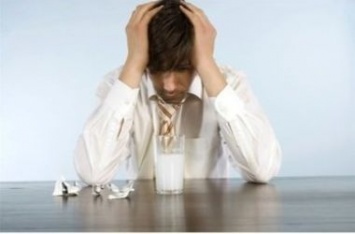 Пять способов скрыть симптомы похмелья на работе