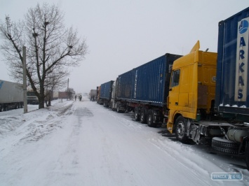 Движение транспорта по трассе между Херсоном и Николаевом возобновлено